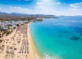 Νέες ρυθμίσεις για αιγιαλό και παραλία: Πρόστιμα και ποινές