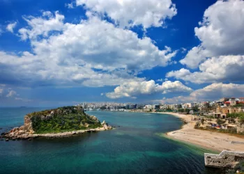 Οι κατάλληλες και οι ακατάλληλες παραλίες της Αττικής