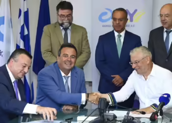 Έπεσαν οι υπογραφές για 300 νέα λεωφορεία με leasing στην Αθήνα